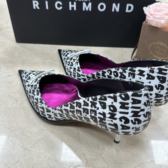 JOHN RICHMOND NAPPA PUMPS IN WHITE W/BLACK PRINT MADE IN ITALY SIZE 39/9 US